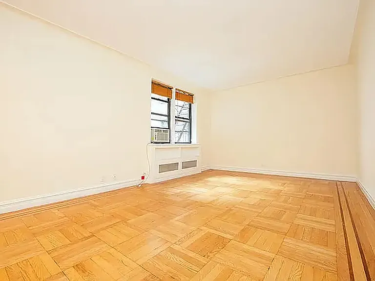 303 E 37th St #2A — Photo 1