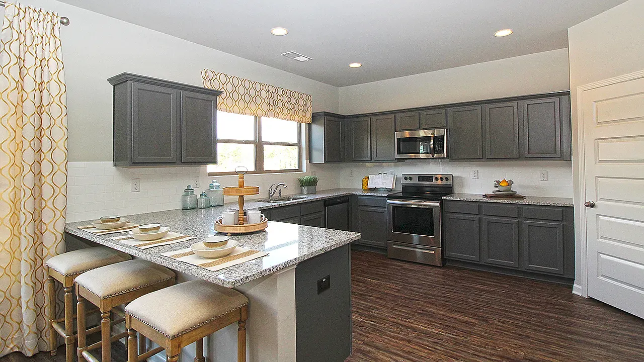 5 bed, 2968 sqft, $2,625 — Photo 2