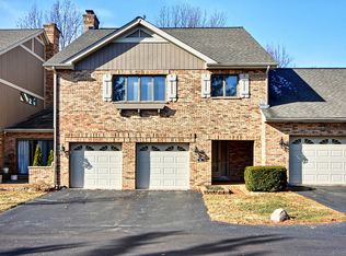 44 Castle Rock Ln, Bloomingdale, IL 60108