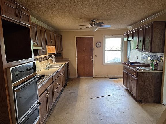 4th image of 2122 Elm Hill Pike