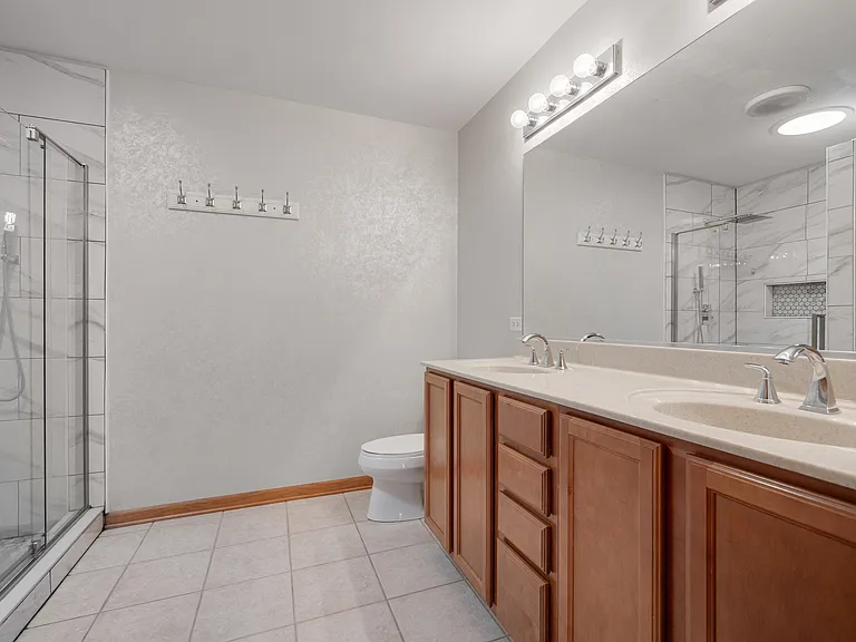 5568 Cambridge Way — Photo 15