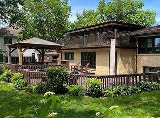 11816 Hillcrest Dr, Lemont, IL