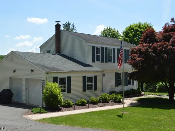 35 John Dr, Clinton Twp., NJ 08801