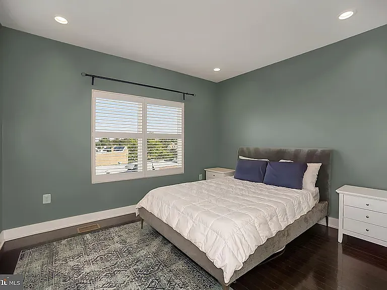 1030 Perry St NE — Photo 21