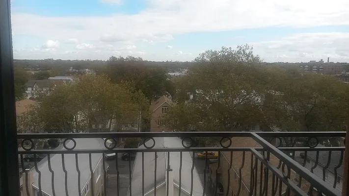 Sold by Starealty Estate LLC | media 16