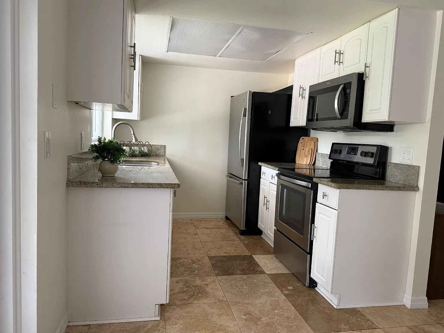 2 bed, 1.0 bath, 1100 sqft, $2,000 — Photo 4