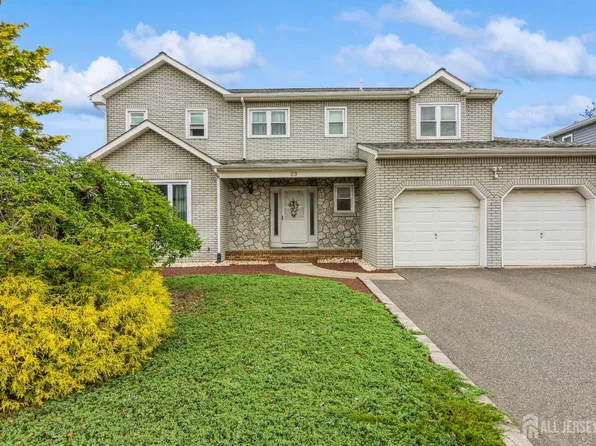 23 Highland Dr, Parlin, NJ 08859