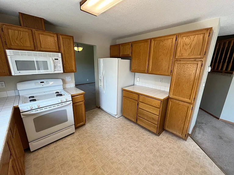 3109 NE Cromwell Ct — Photo 5
