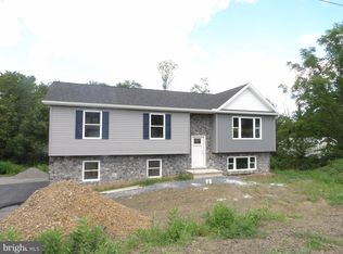 31 Long Stretch Rd, Pine Grove, PA 17963