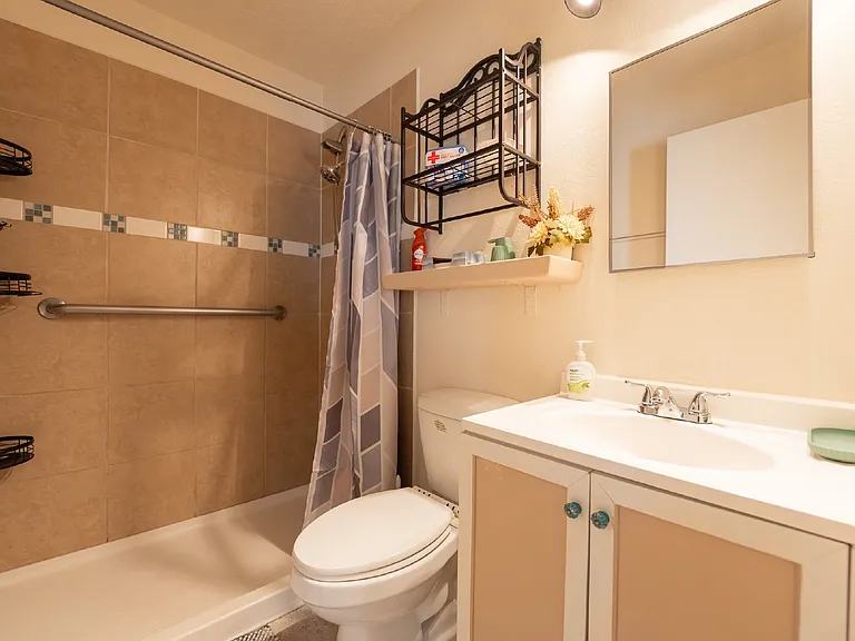 511 Western Dr — Photo 13
