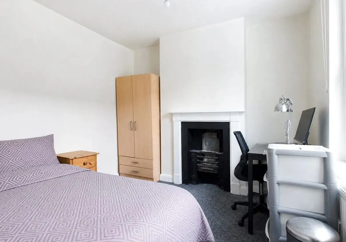 2 bed, $1,300 — Photo 1