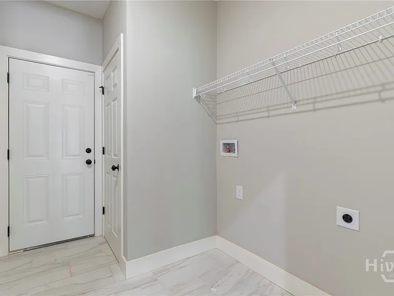 380 Ansley Dr — Photo 23