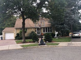 21-09 Arcadia Rd, Fair Lawn, NJ 07410