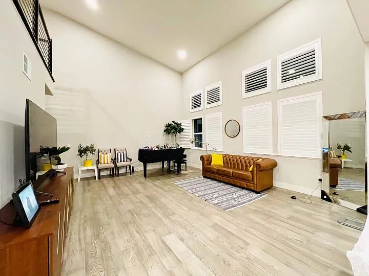 3 bed, 2296 sqft, $4,200 — Photo 2