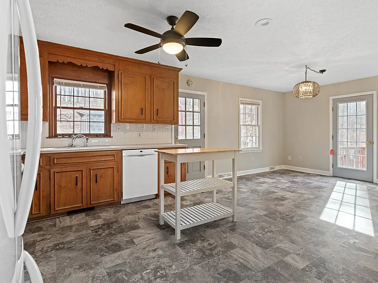 102 Forest Oaks Dr — Photo 5