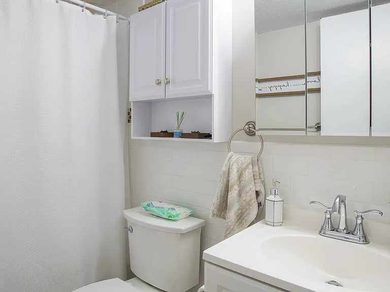 Parkwood Apartments — Photo 3