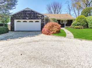12 Benjamin Pl, Locust Valley, NY 11560
