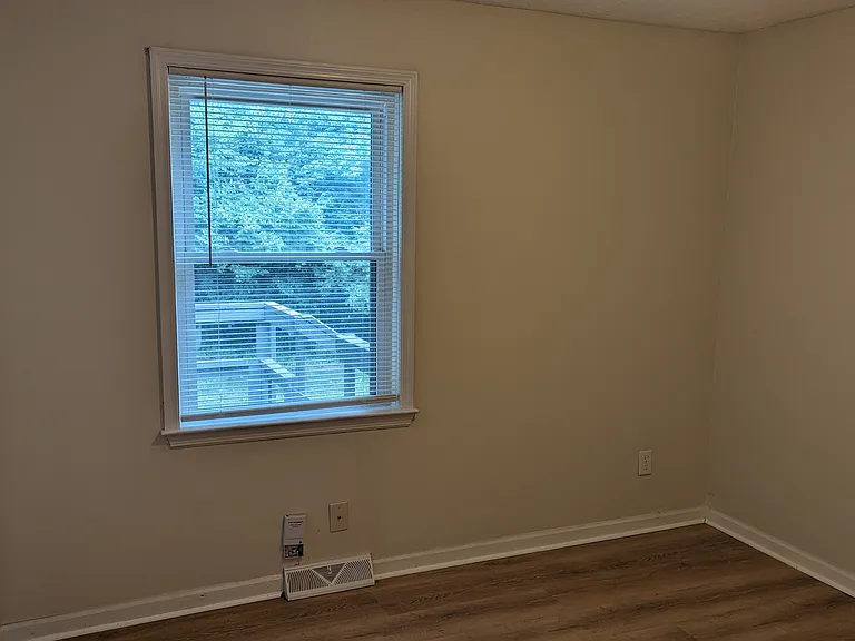474 Woodview Dr — Photo 17