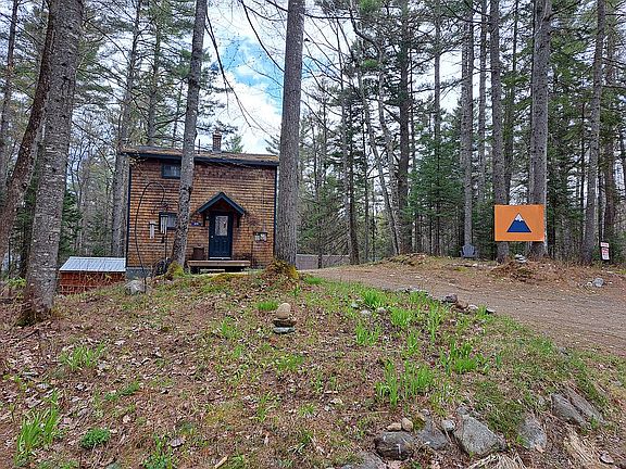 2nd image of 1012 Round House Rd