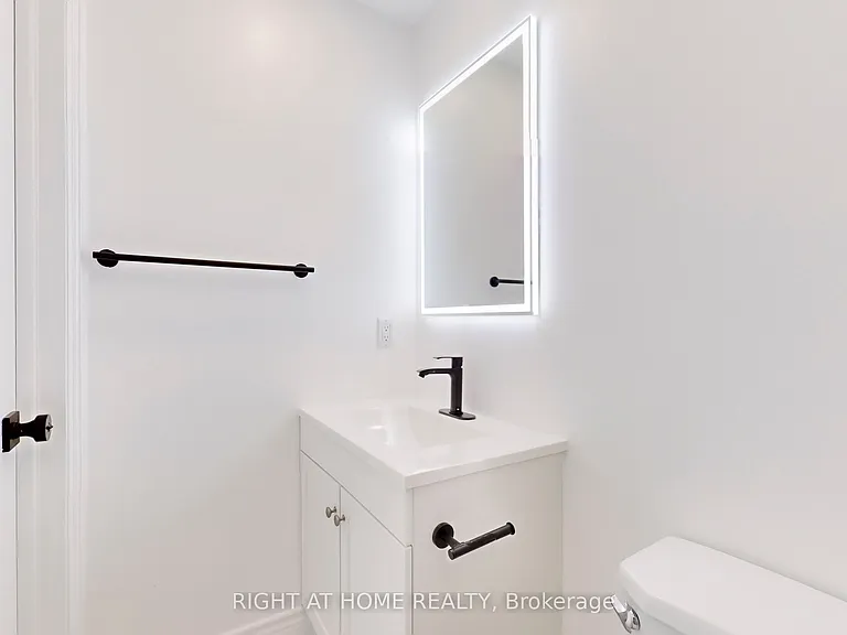 31 Lady Evelyn Cres — Photo 46