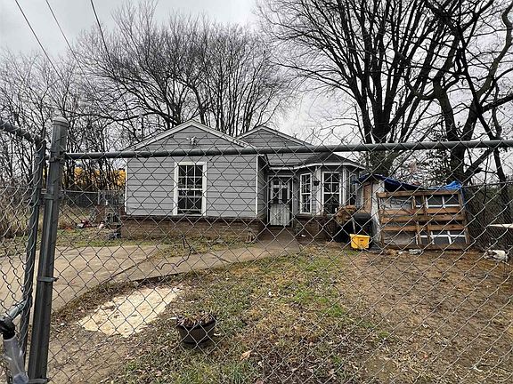 3rd image of 1549 Lake Grove St