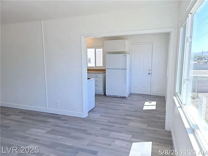 148 W Victory Rd — Photo 4
