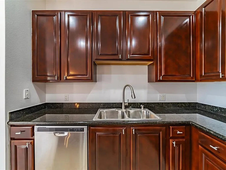 528 Jasmine Way #528 — Photo 35