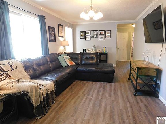 3rd image of 69 Crestview Dr