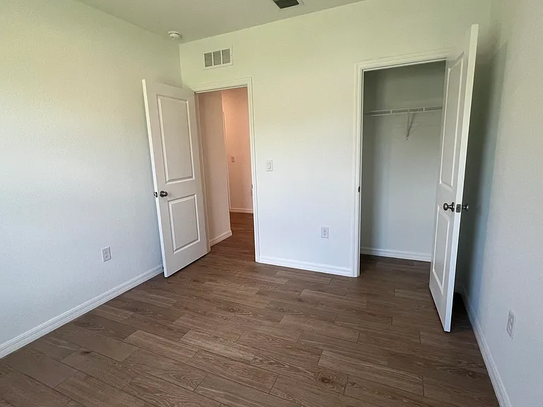 1782 SW Bayshore Blvd — Photo 8