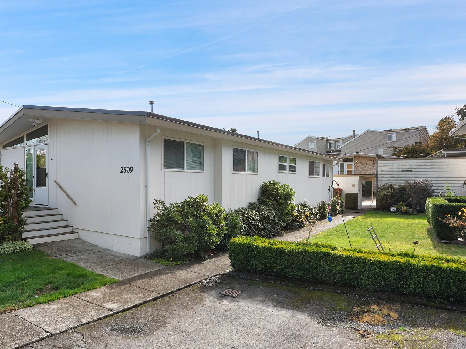 2 bed, 750 sqft, $1,800 — Photo 1