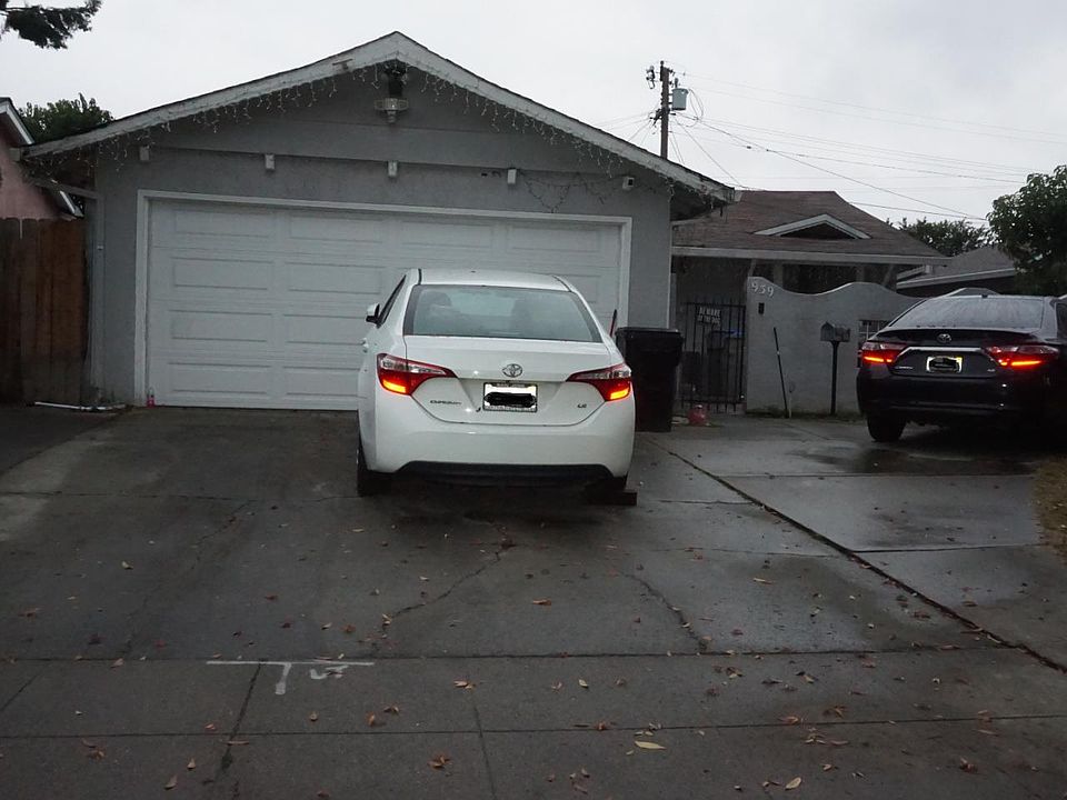1st image of 939 Tennyson Ln