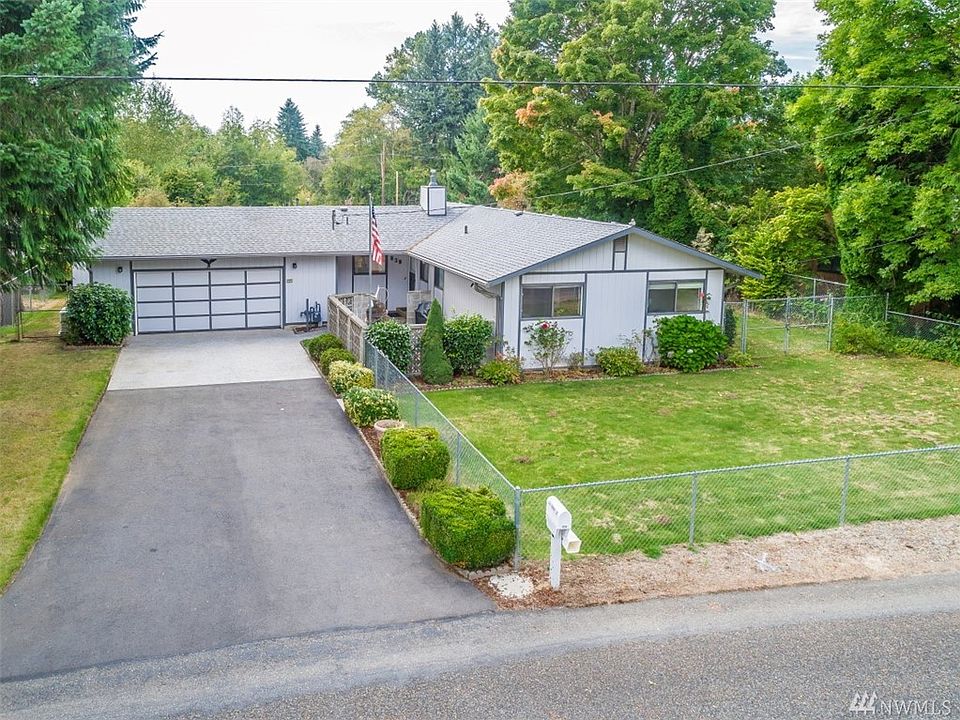 1st image of 839 Fenske Dr NE