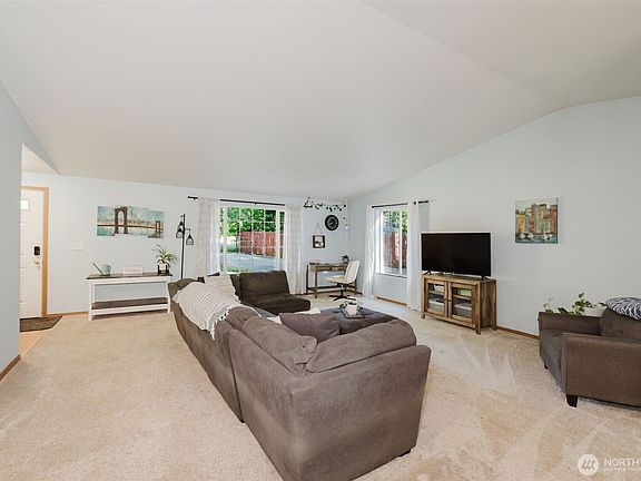 4th image of 13608 132nd Street Ct NW