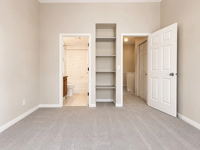 628 56th Ave SW #204 — Photo 9