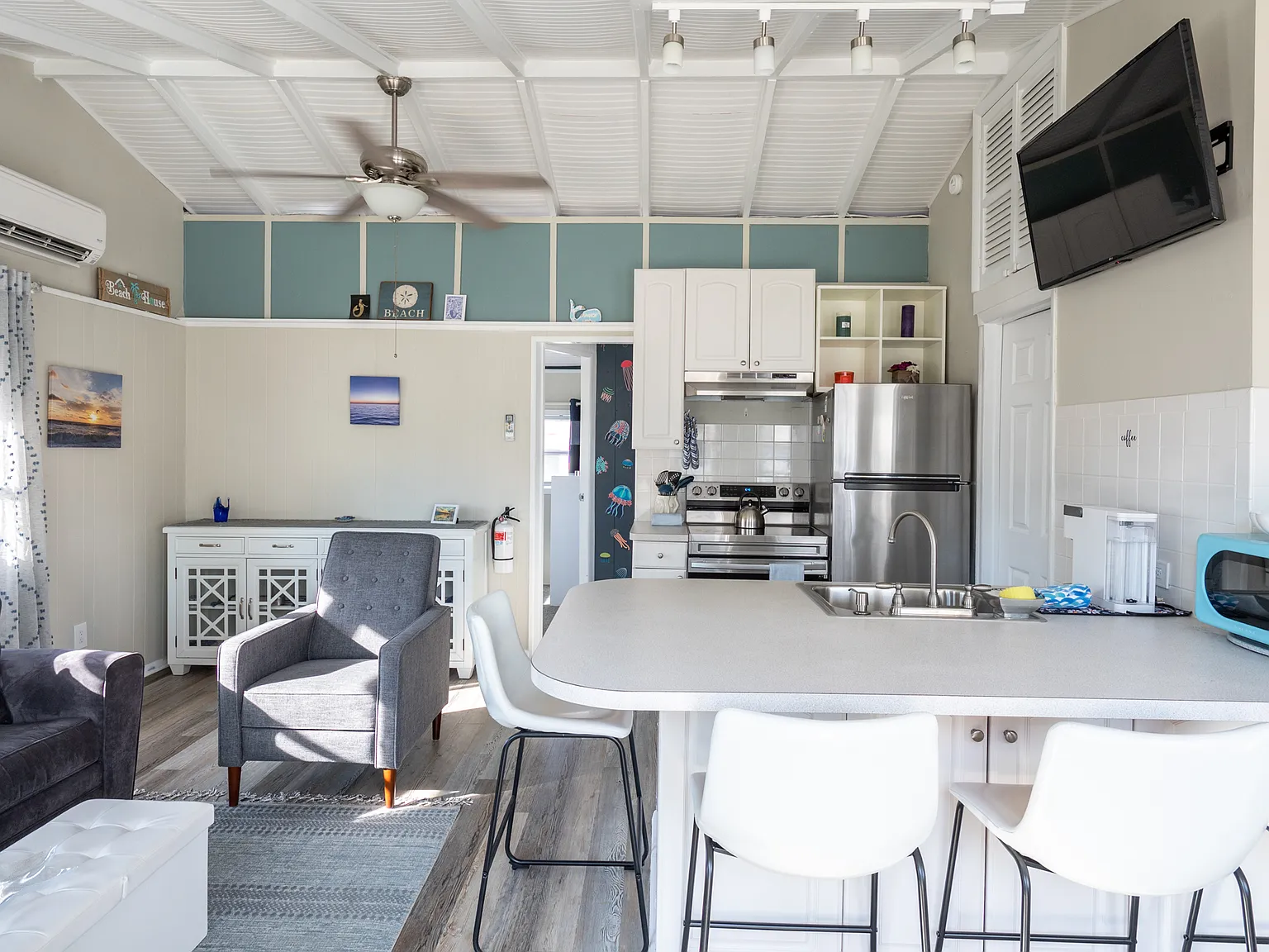 2 bed, 520 sqft, $1,900 — Photo 2