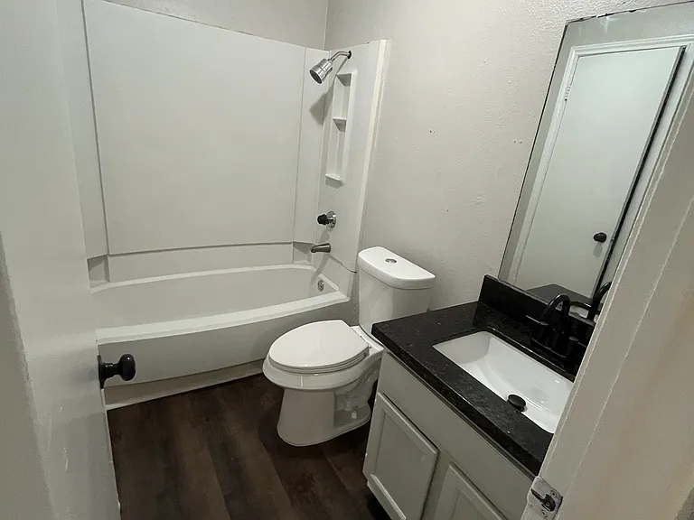 1048 Oregon Ave #B — Photo 6