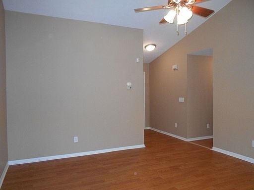 4th image of 423 Timber Hill Dr