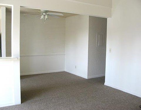 3rd image of 2917 Antique Oaks Cir APT 20