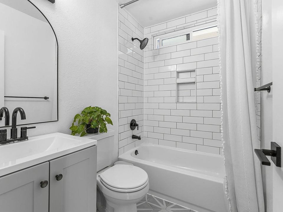 1st image of 701 Ivywood Ct