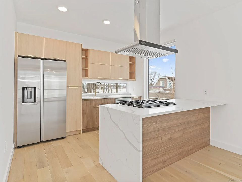 2nd image of 904 Quinnipiac Ave #14