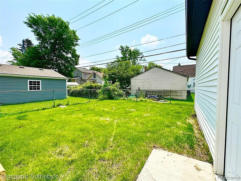 442 Ardmore Dr — Photo 6