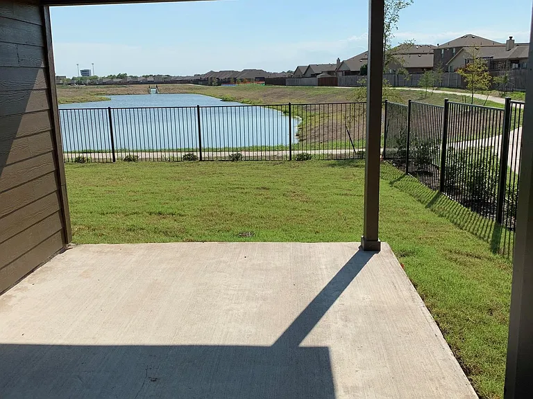 1121 Silver Maple Ln — Photo 8