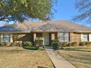 325 Edgewood Ln, Wake Village, TX 75501