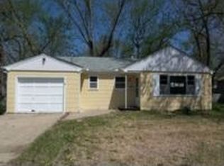 2420 SW 26th Dr, Topeka, KS 66611