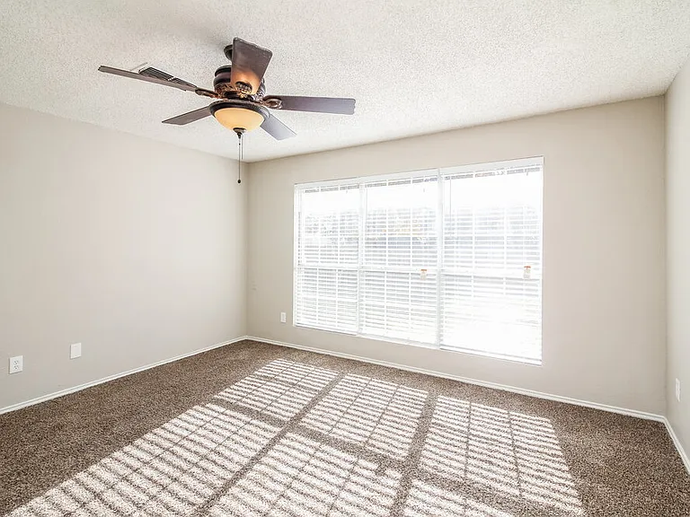 3229 Kathy Ln — Photo 8