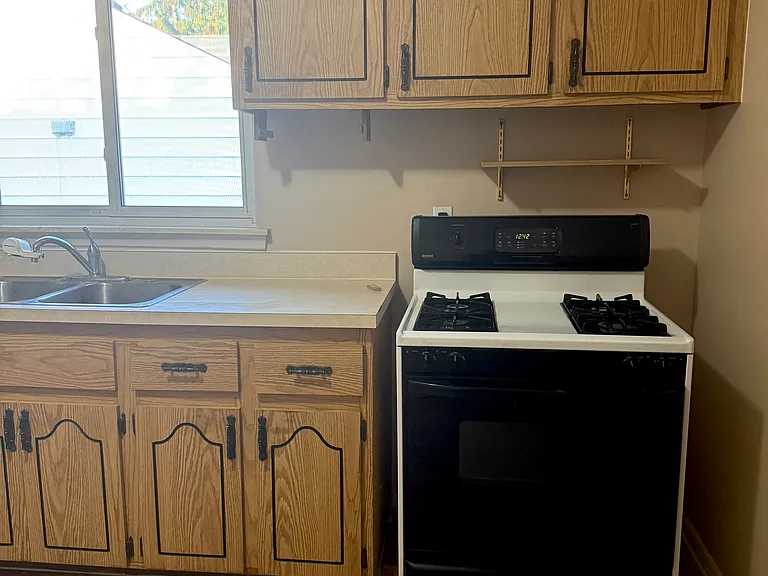 8436 Jewett Ave — Photo 4