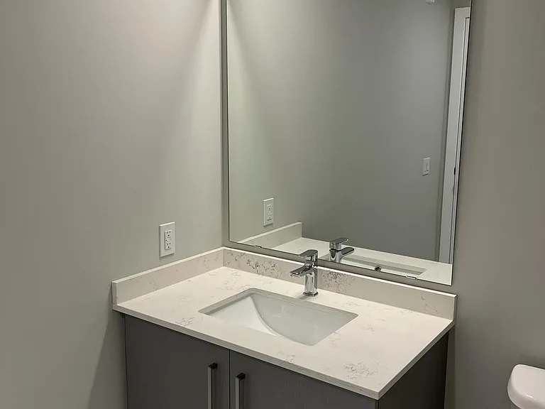 15 Queen St S #1713 — Photo 18