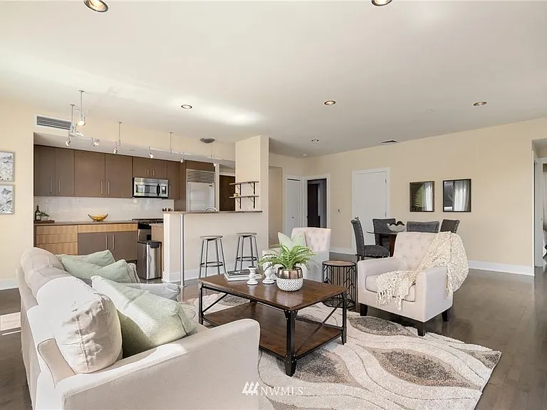 1609 Summit Ave #302 — Photo 2