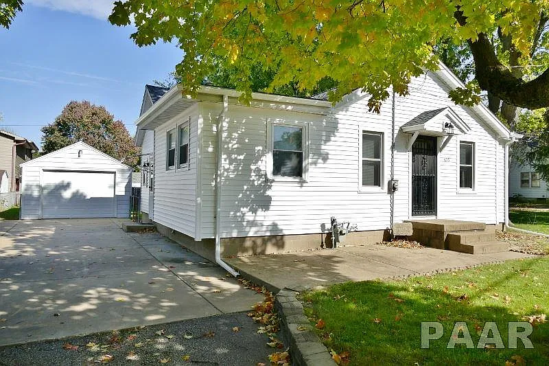 633 Pekin Ave photo 1