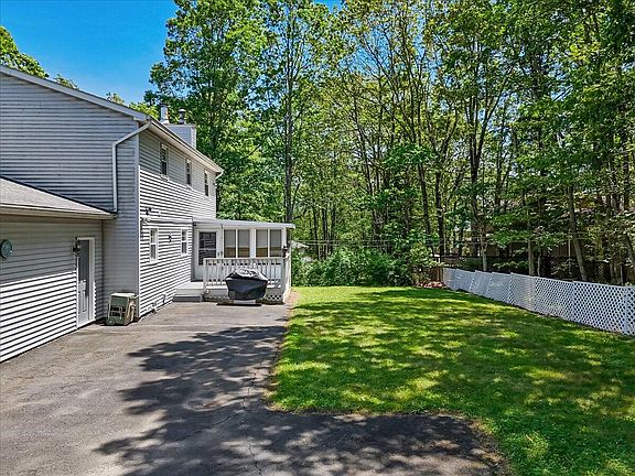 3rd image of 9 Cobblewood Dr